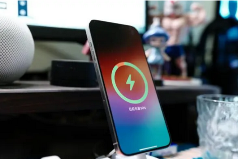 尤溪苹果15换屏服务分享用什么充电器给iPhone15充电更好 